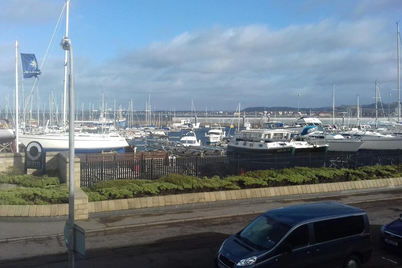 Marina View Lovely Upper 3 Bedroom Apartment Troon Esterno foto