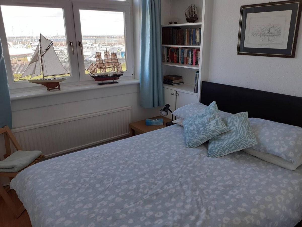 Marina View Lovely Upper 3 Bedroom Apartment Troon Esterno foto
